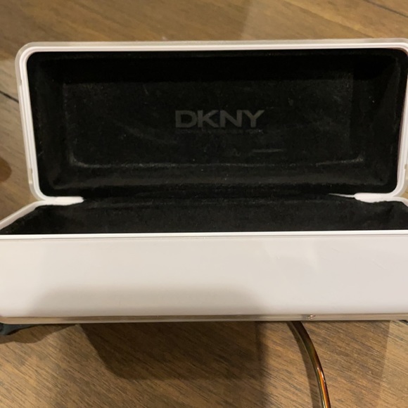 DKNY aviator sunglasses - Picture 6 of 7